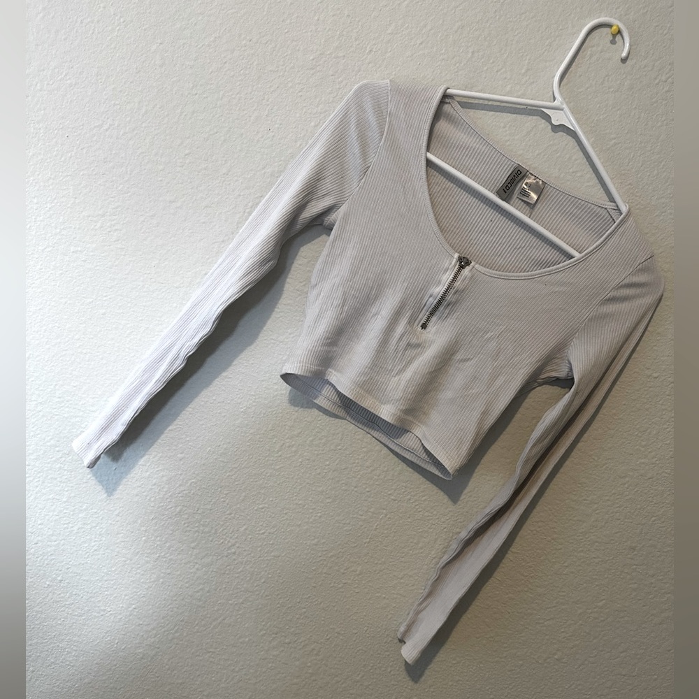 Long sleeve crop top